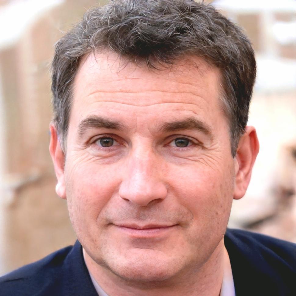 Retrato de Dmytro Kovalenko, especialista en gestión de crisis financieras