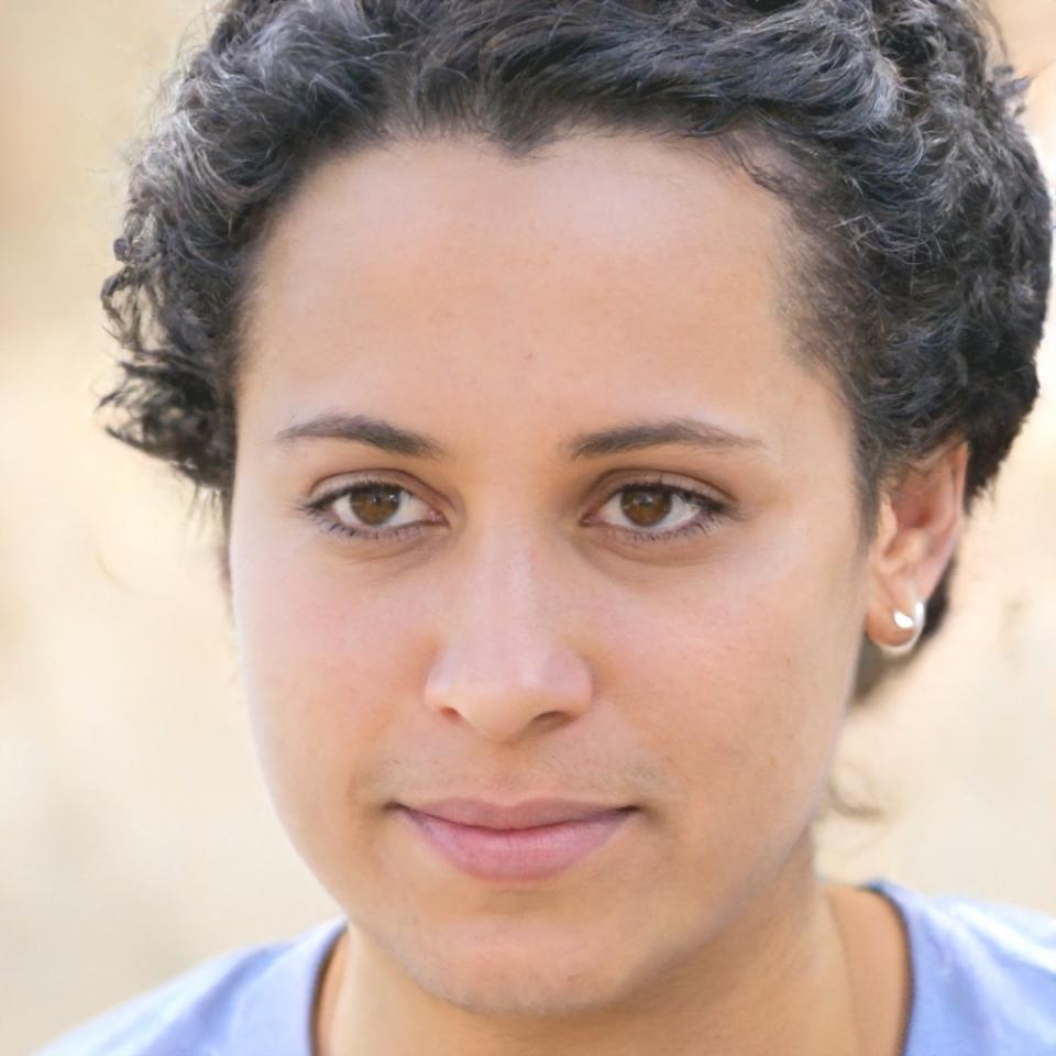 Retrato de Siobhan O'Brien, especialista en psicología del ahorro